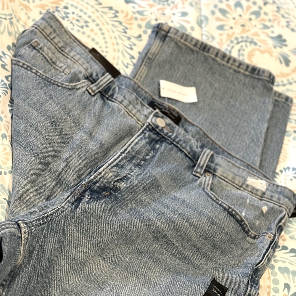 Banana Republic Factory women’s straight leg jean NWT